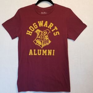 Harry Potter Sz Small Top Hogwarts Alumni Maroon Graphic T-Shirt short sleeve